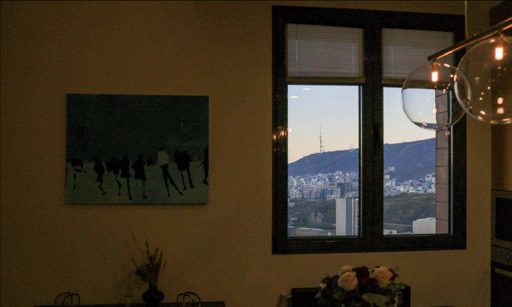 ქირავდება 4 ოთახიანი ბინა საბურთალოზე